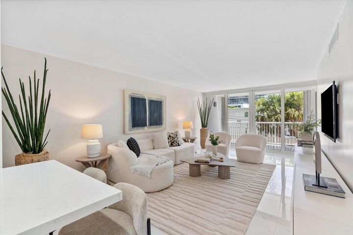 Property Photo: 2200 NE 33rd Avenue 2J FL 33305