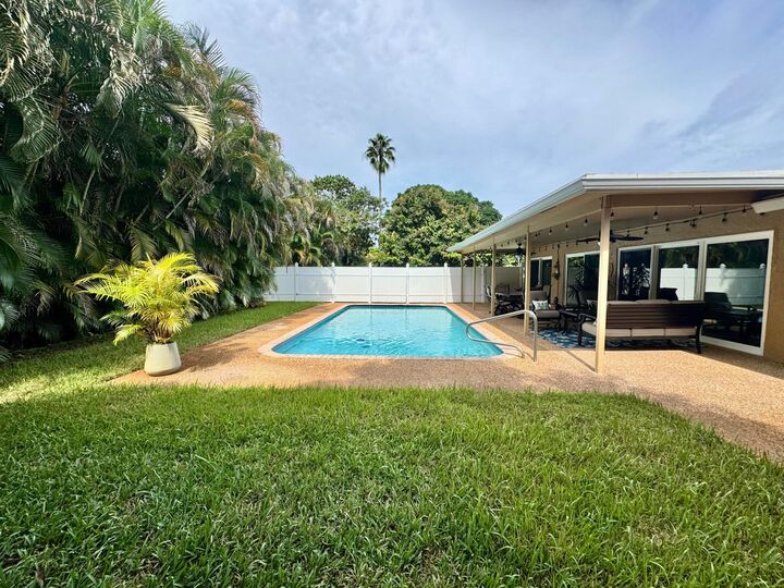 Property Photo: 992 NW 83rd Drive FL 33071