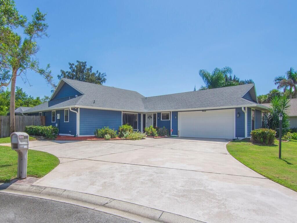 Property Photo:  330 W Forest Trail  FL 32962 