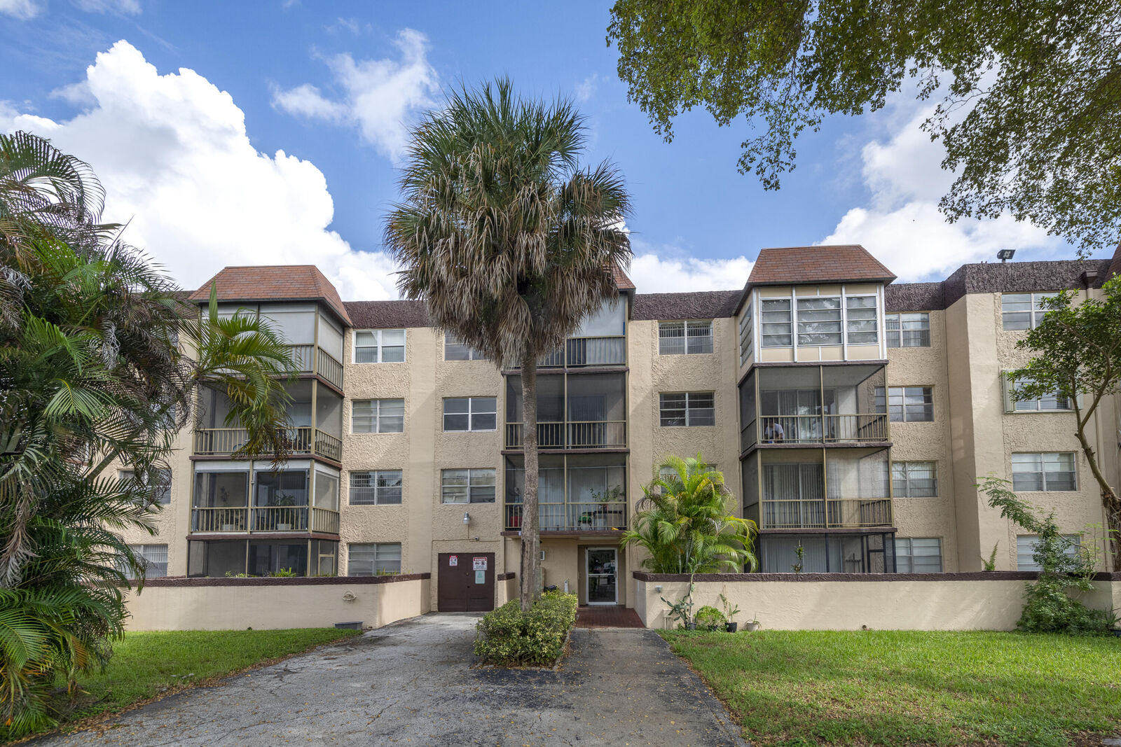Property Photo: 7300 NW 17th Street 105 FL 33313