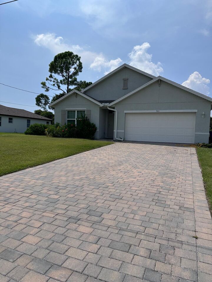 Property Photo:  911 Unice Avenue N  FL 33971 