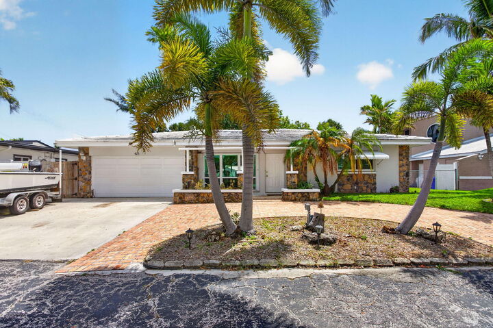 Property Photo:  420 SE 14th Avenue  FL 33060 