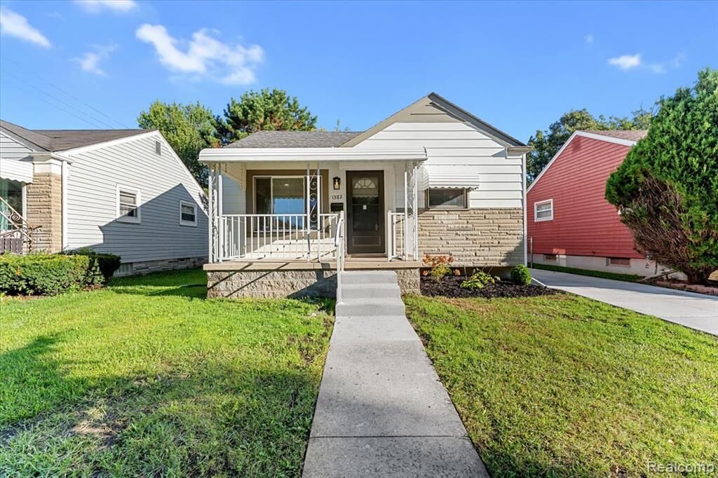Property Photo: 1582 Gregory Avenue MI 48146