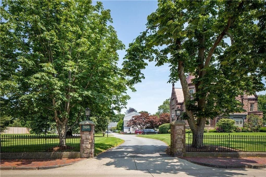Property Photo:  364 Bellevue Avenue D102  RI 02840 