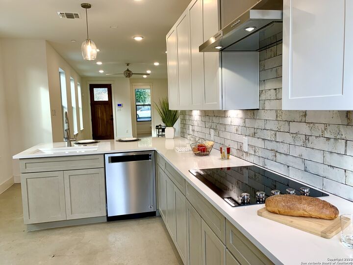 Property Photo:  808 E Carson St 101  TX 78208 
