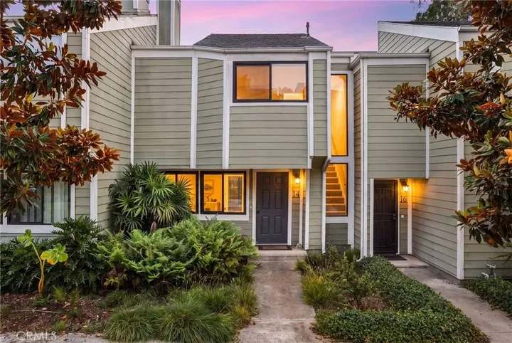 Property Photo:  14 Surfside Ct Court  CA 92663 