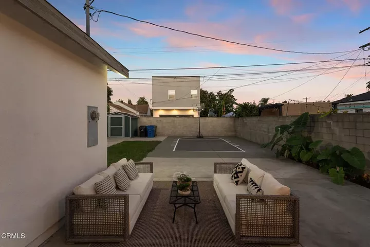 Property Photo:  2238 S Cochran Avenue  CA 90016 