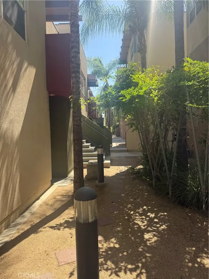 Property Photo:  302 E 19th 3  CA 90806 
