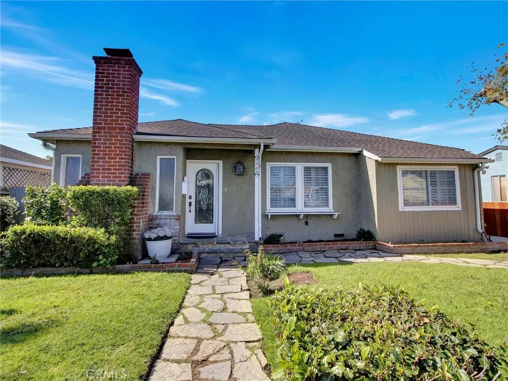 Property Photo:  4864 W 139th  CA 90250 