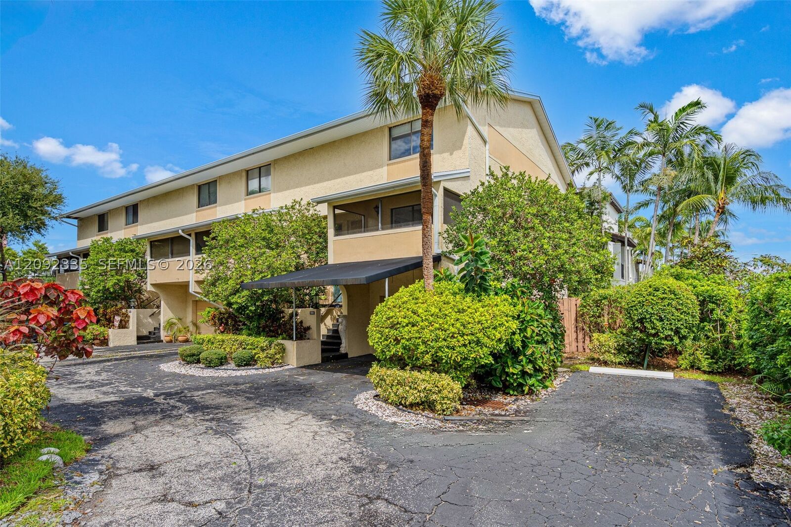 Property Photo: 3225 NE 13th St 201 FL 33062