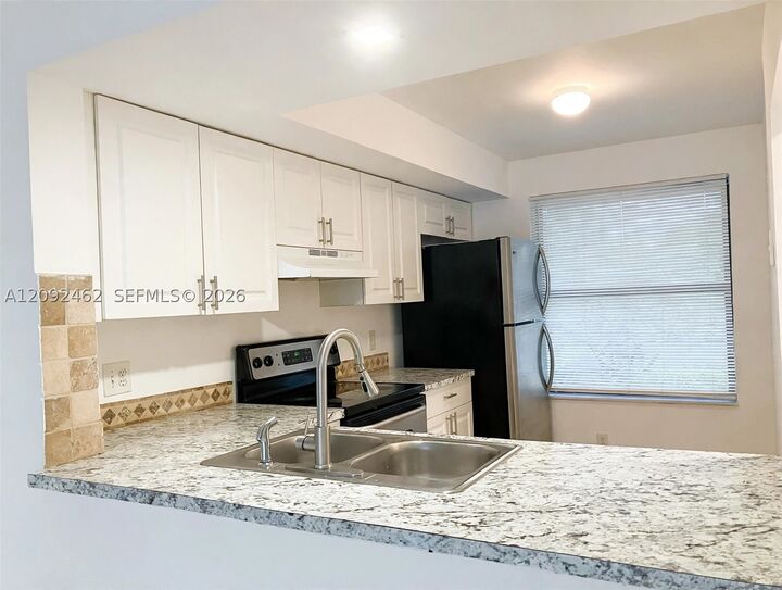 Property Photo:  217 Lake Pointe Dr 204  FL 33309 