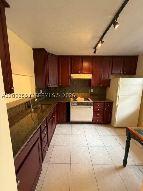 Property Photo: 900 Colony Point Cir 416 FL 33026