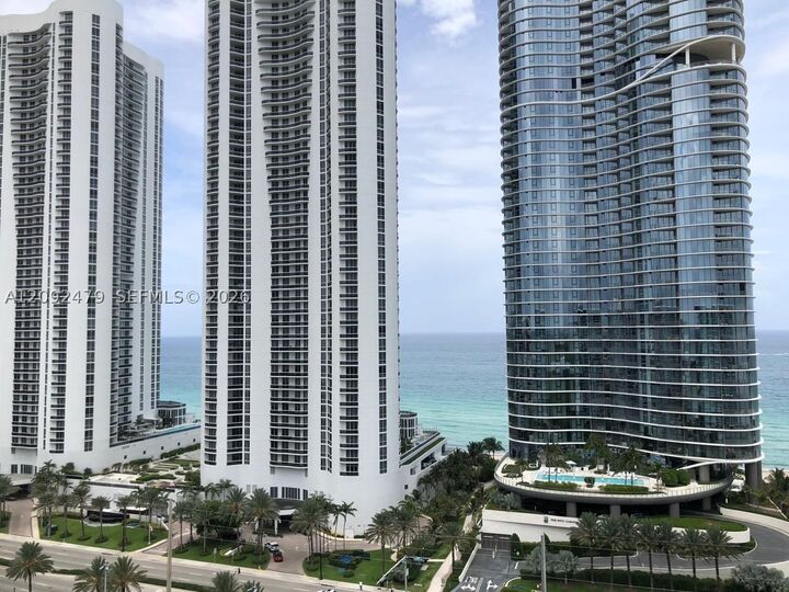 Property Photo:  100 Bayview Dr 1908  FL 33160 