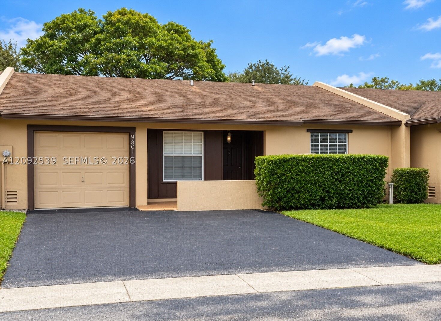 Property Photo:  9601 W Heather Ln 9601  FL 33025 