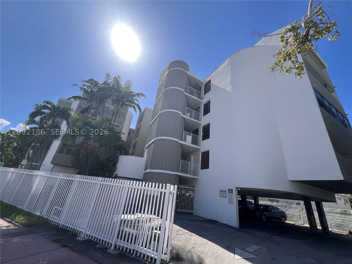 Property Photo:  2000 Biarritz Dr 407  FL 33141 