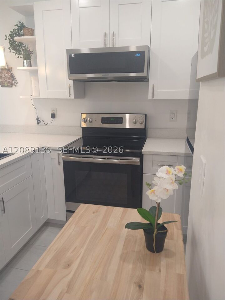 Property Photo: 600 Layne Blvd 122 FL 33009