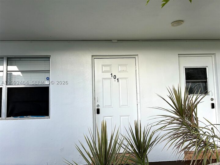 Property Photo:  1511 NW 43rd Ave 101  FL 33313 