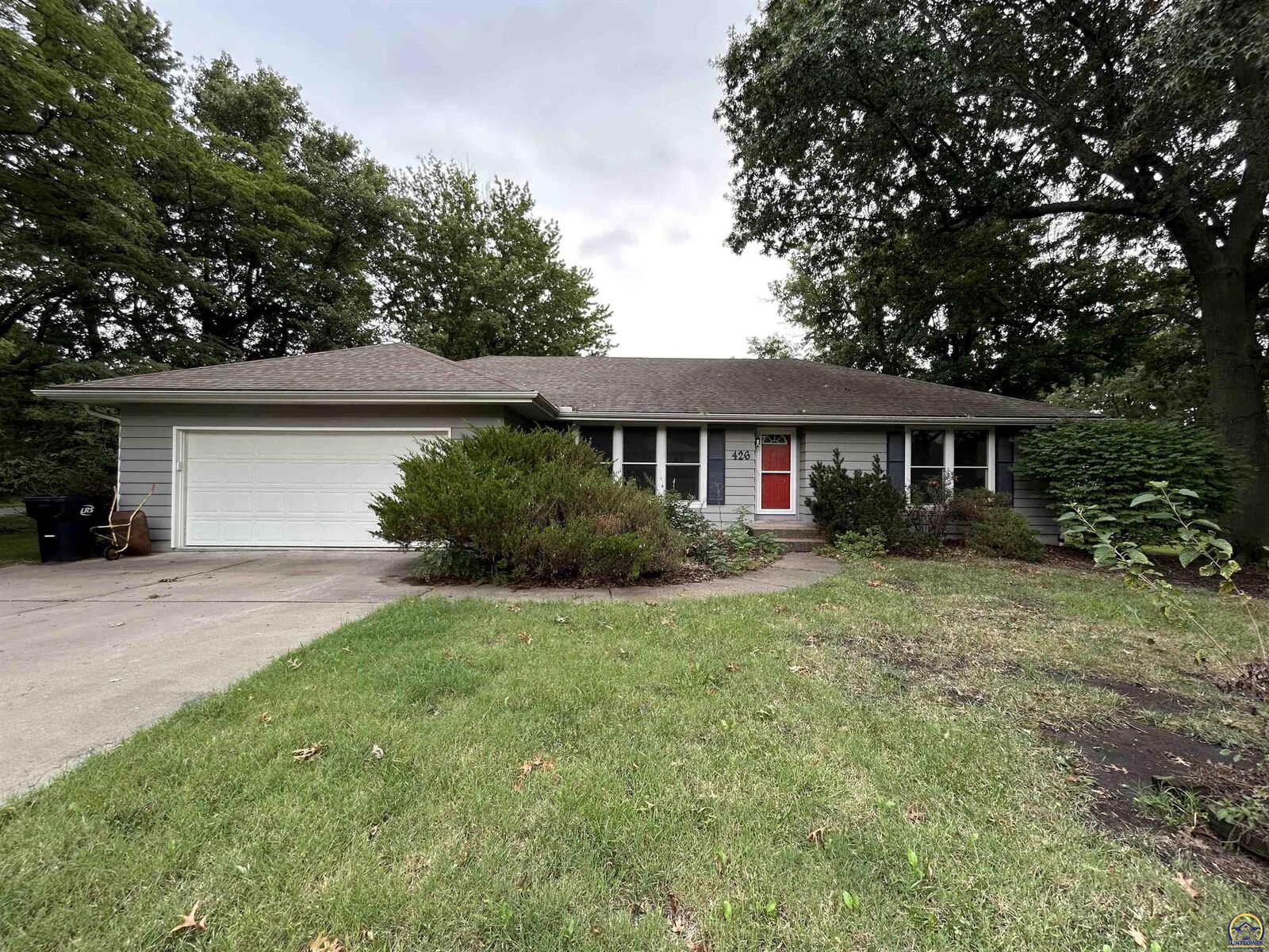 Property Photo:  426 Comanche Dr  KS 66436 