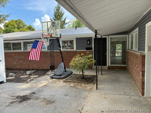 Property Photo: 1233 Vance Avenue IN 47150
