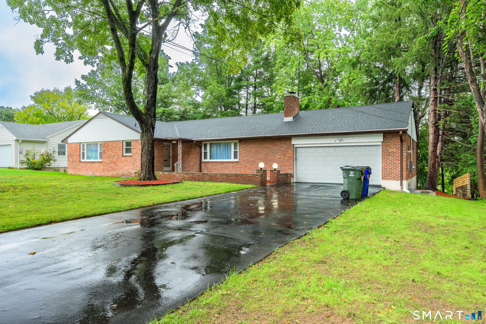 Property Photo:  8 Lincoln Avenue  CT 06117 