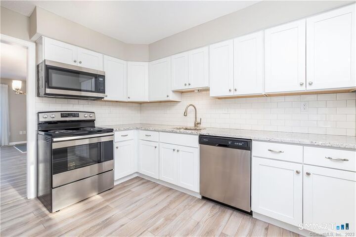 Property Photo:  266 Conestoga Way 266  CT 06033 