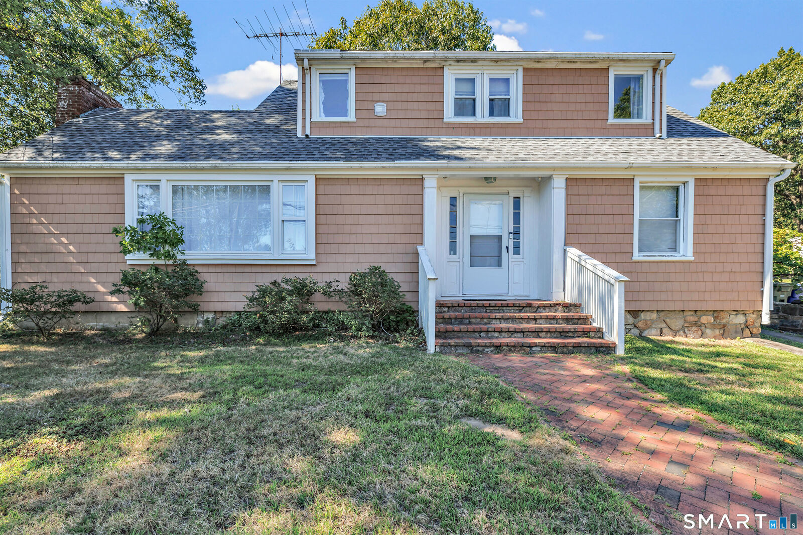 Property Photo: 86 Vanguard Street CT 06606