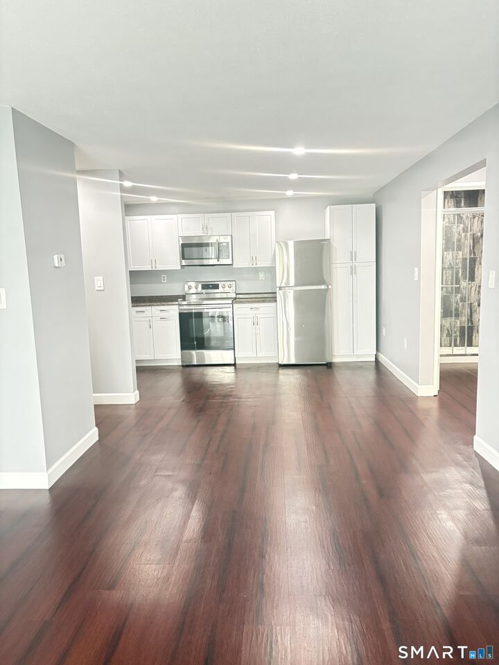 Property Photo:  106 Oakwood Avenue T2  CT 06119 