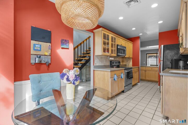 Property Photo:  27 Lindstrom Road 7C  CT 06902 