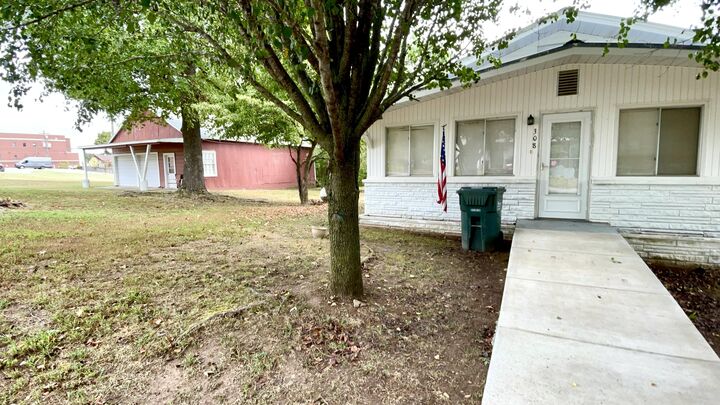 Property Photo:  308 S Maple Street  MO 65656 