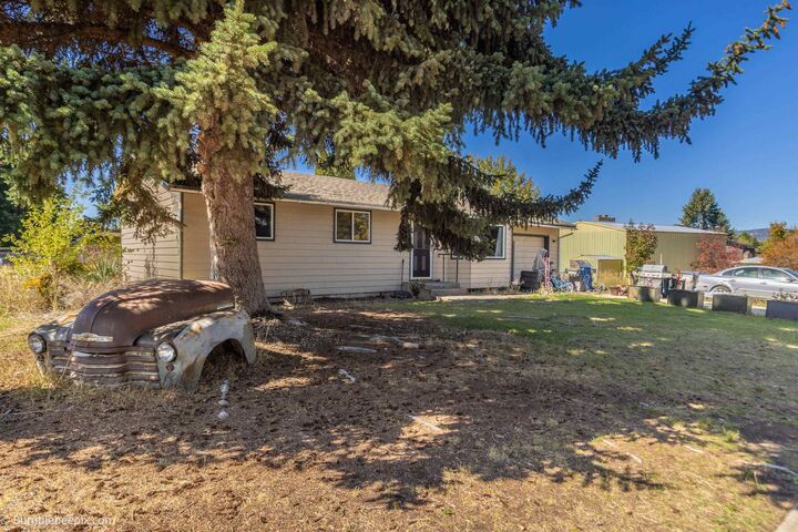 Property Photo: 105 N Holiday Rd WA 99016