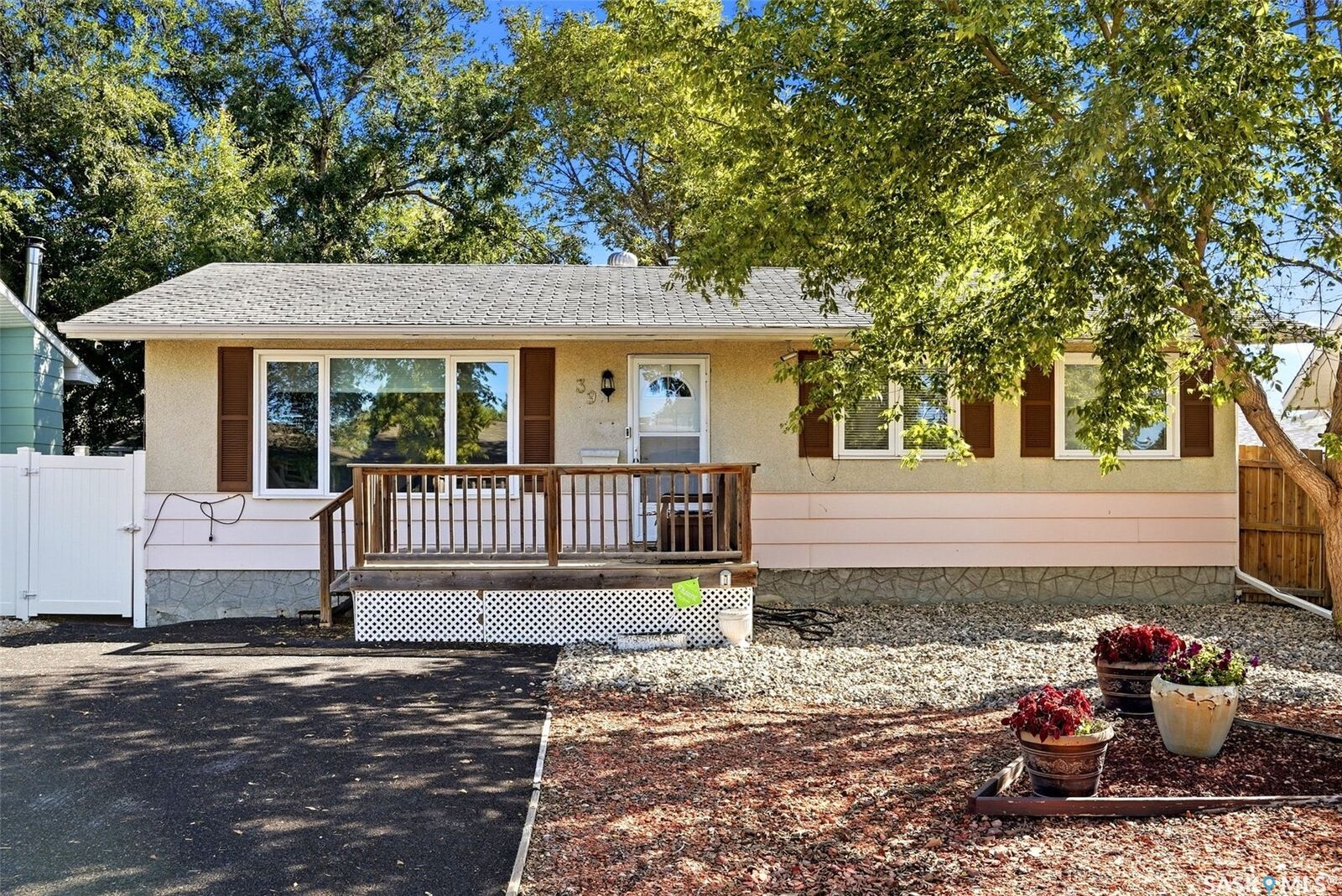 Property Photo:  39 Kennedy Crescent  SK S4R 6G3 
