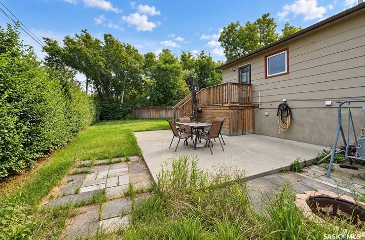 Property Photo:  1721 H Avenue N  SK S7L 5A5 