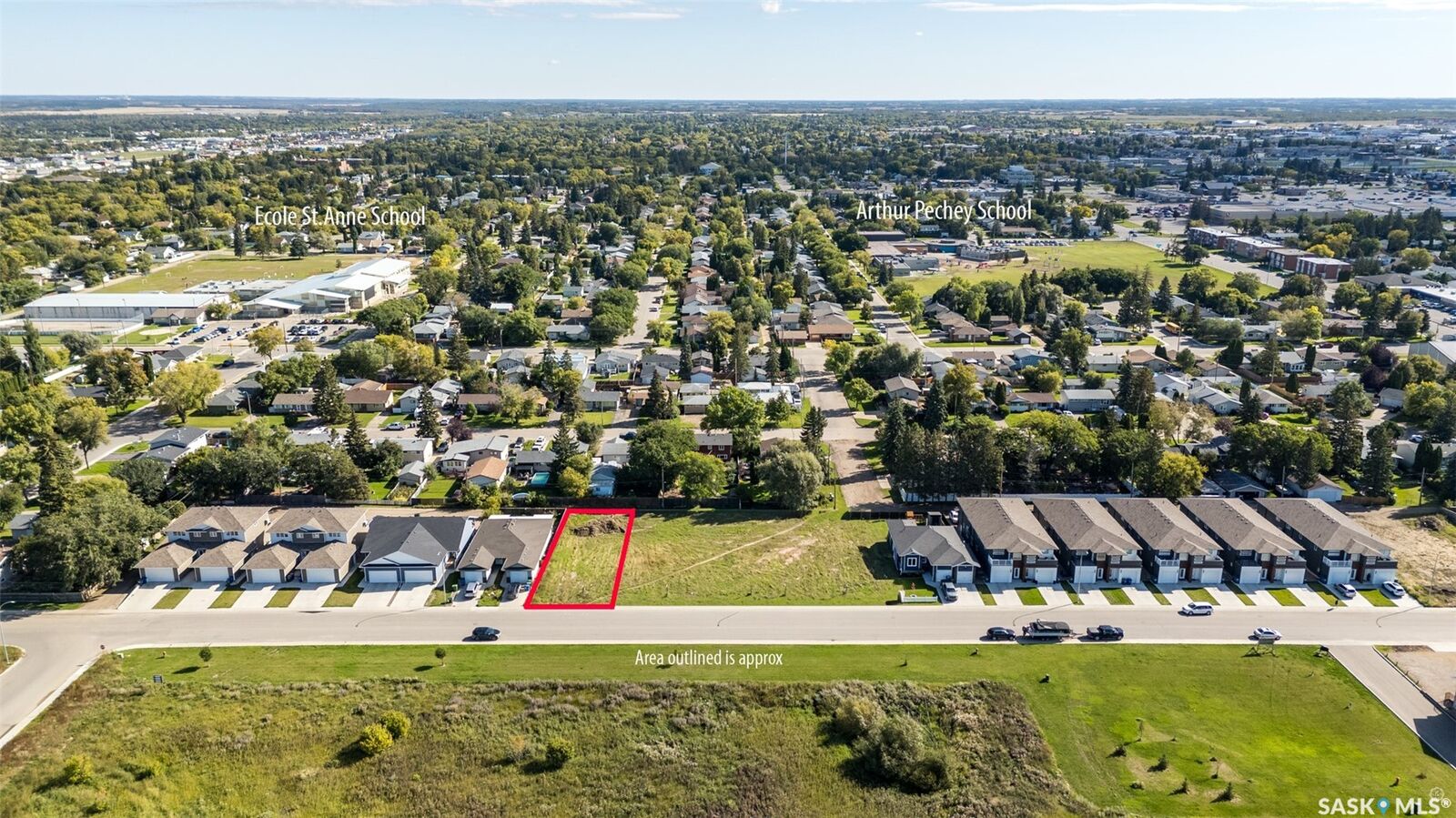Property Photo:  2500 Woodbridge Drive  SK S6W 0A7 