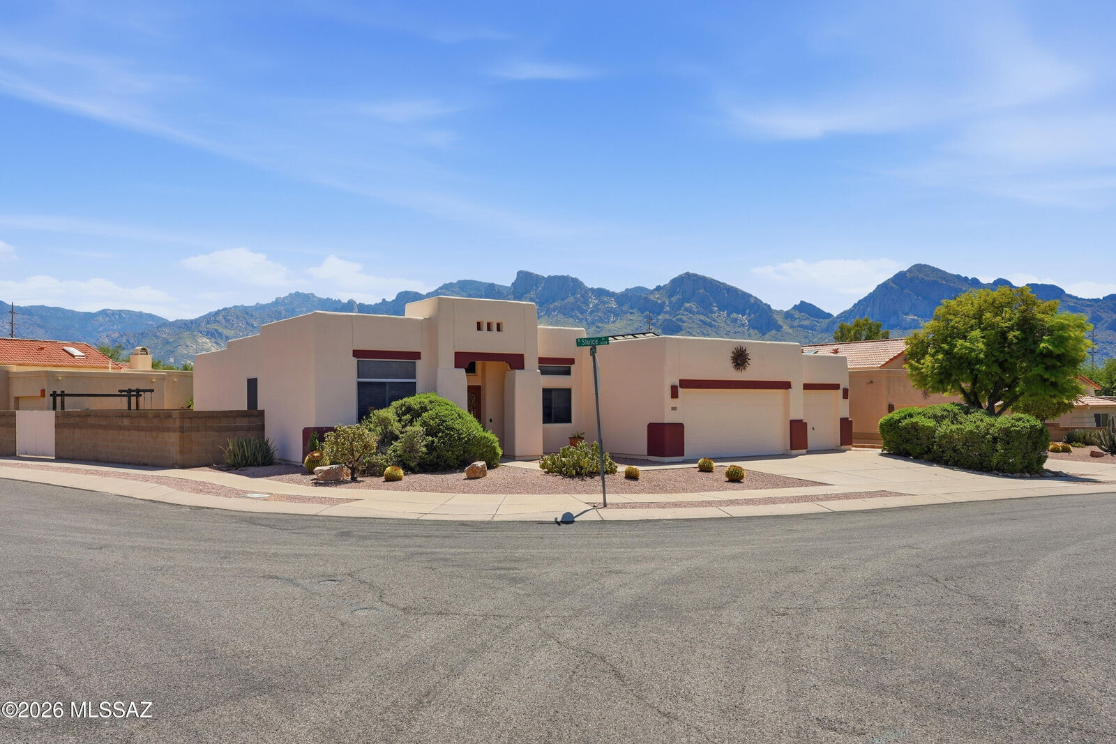 Property Photo: 11260 N Sluice Drive AZ 85737