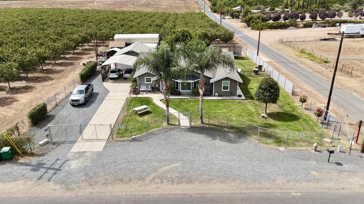 Property Photo: 10787 Rd 256 CA 93270