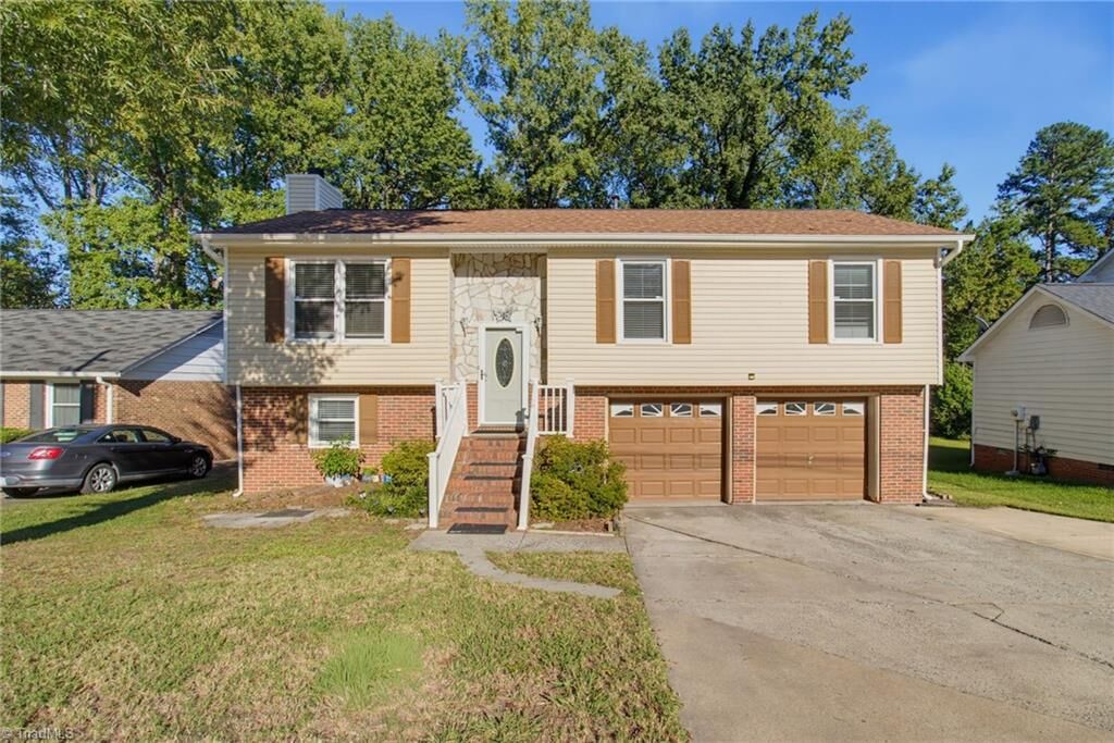 Property Photo:  1717 Hannaford Road  NC 27401 