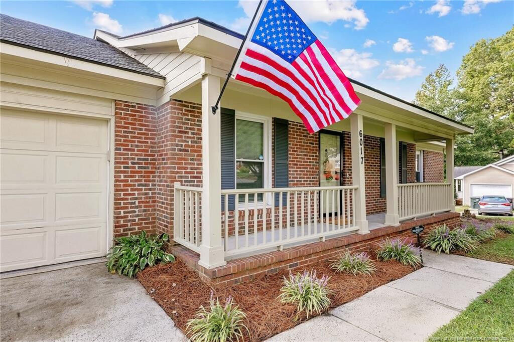 Property Photo: 6017 Dunbridge Drive NC 28314