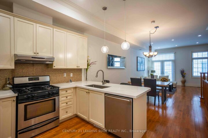Property Photo:  206A Merton Street  ON M4S 1A1 