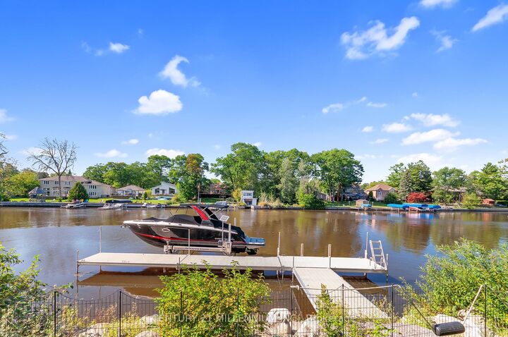 Photo de la propriété:  68 Edgewater Road  ON L9Z 2W3 