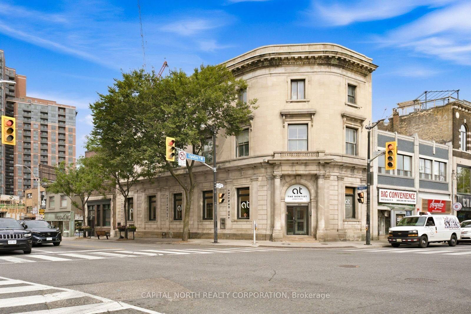Property Photo:  2854 Dundas Street W 3  ON M6P 1Y7 