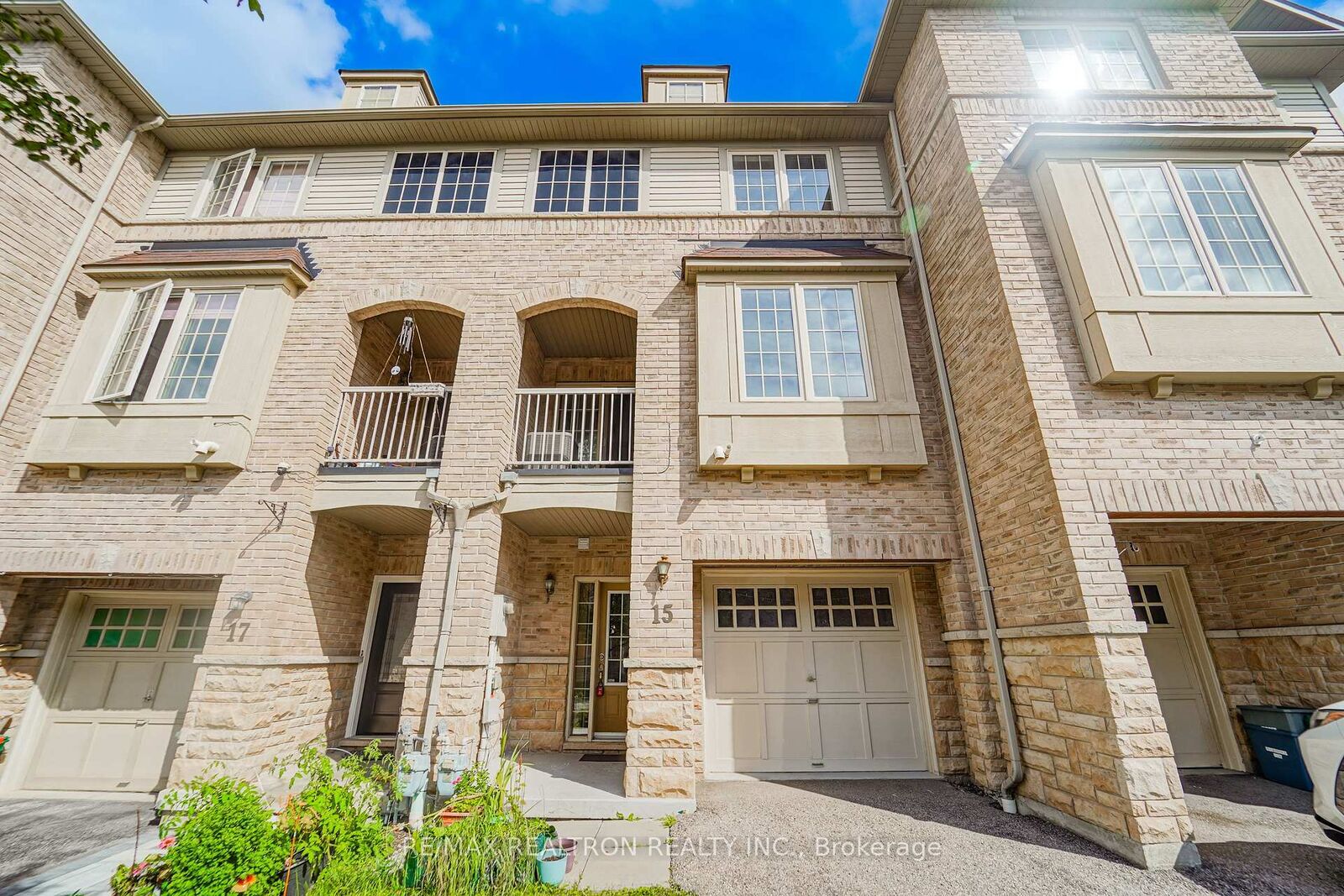 Property Photo:  15 Blunden Road  ON L1Z 0K9 