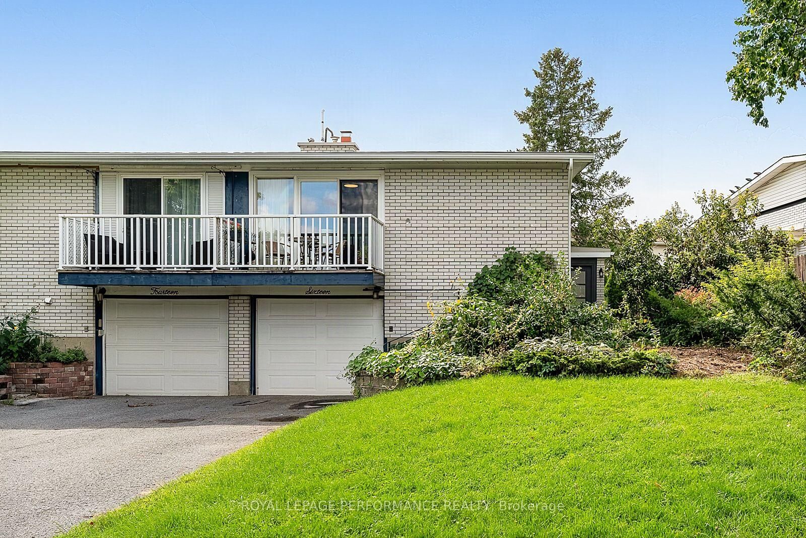 Property Photo:  16 Woodmount Crescent  ON K2E 5R1 