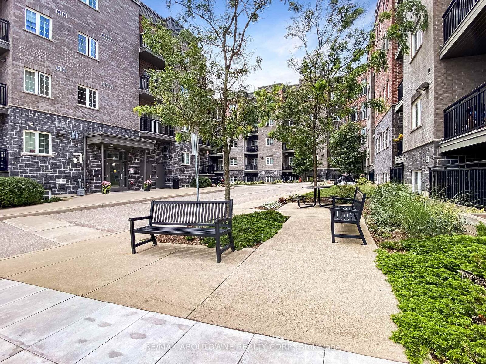 Property Photo:  5 Rittenhouse Road 102  ON N2E 2M8 