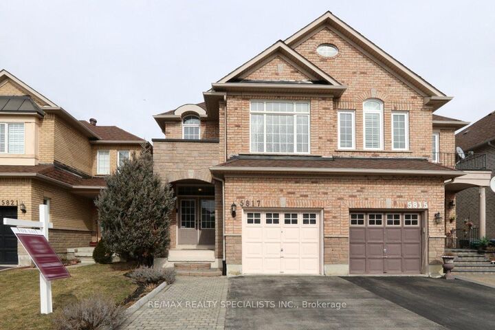 Property Photo:  5817 Questman Hollow  ON L5M 6N8 