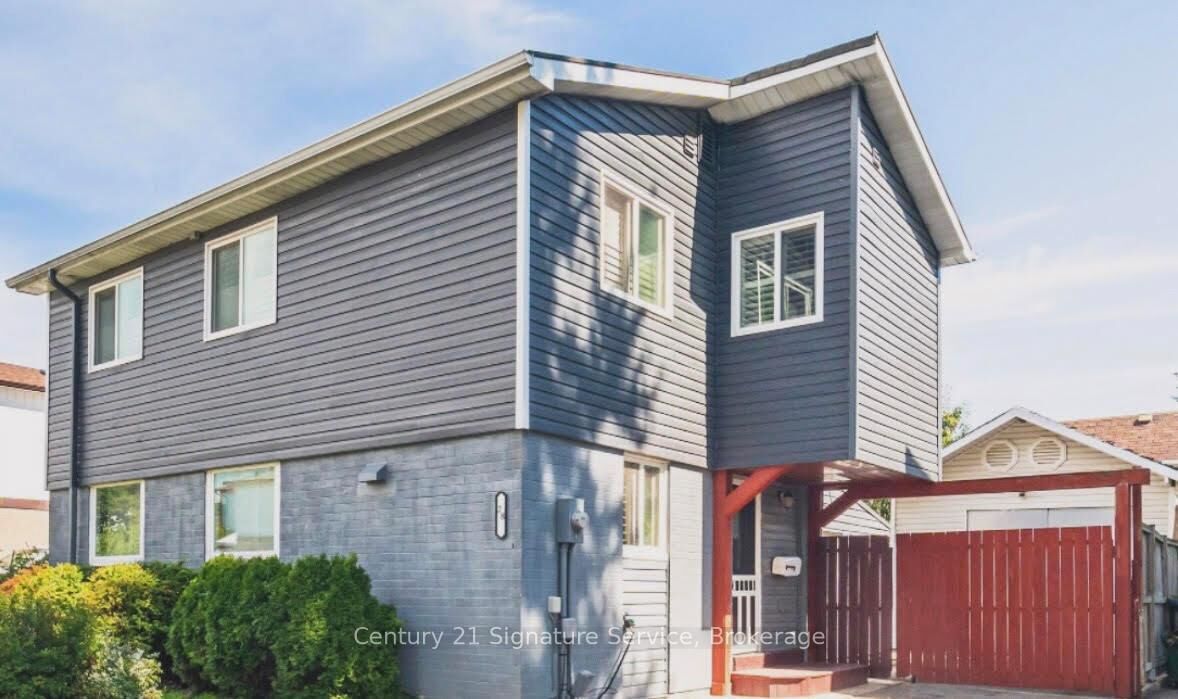 Property Photo:  28 Homeland Court Upper  ON L6S 1R8 