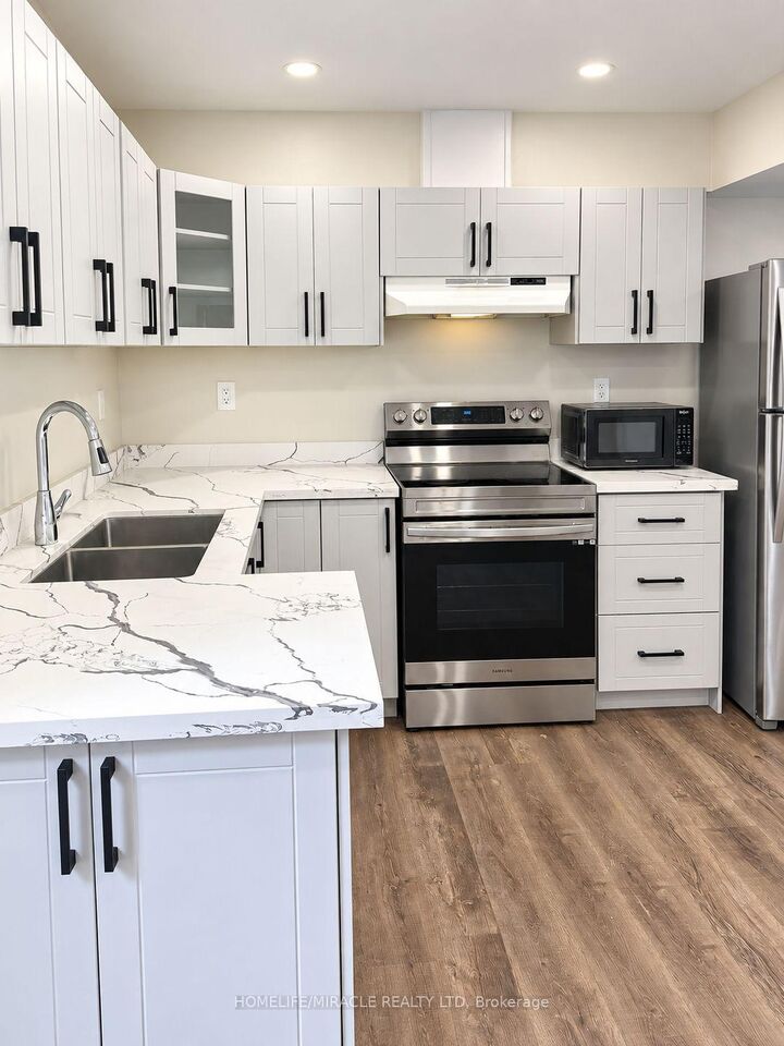 Property Photo:  11 Bannister Crescent  ON L7A 4H2 