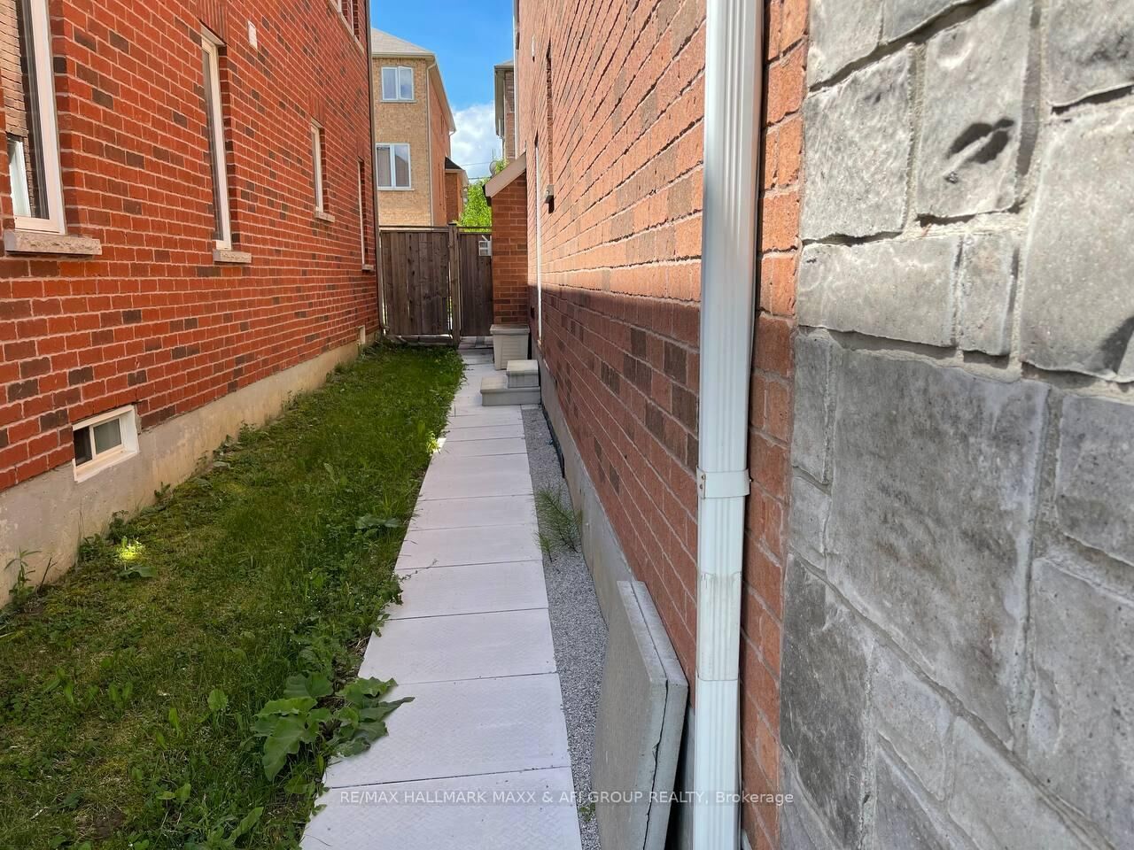 Property Photo:  53 Froud Drive Bsmt  ON L4S 0C6 