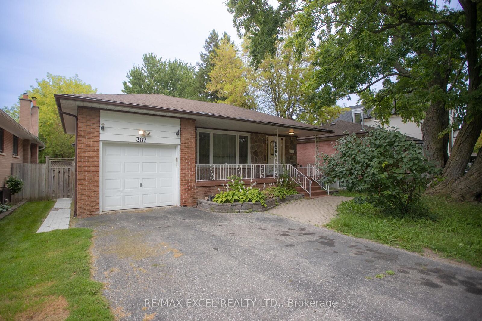 Property Photo:  387 Crosby Avenue Bachlor-Basement  ON L4C 2R8 