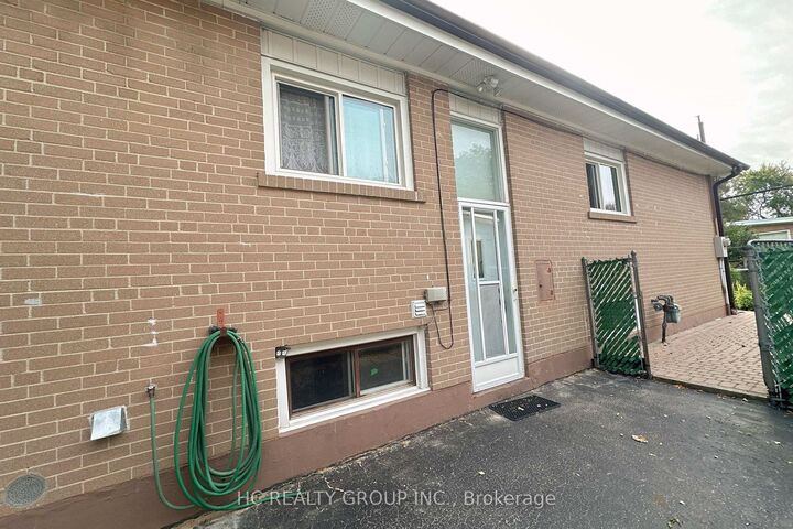 Property Photo:  23 Pynford Crescent Basement  ON M3A 1W7 