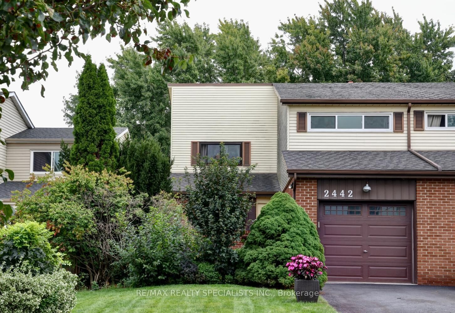 Property Photo:  2442 Basswood Crescent  ON L5L 1Y1 